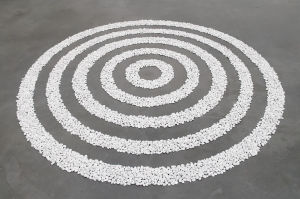 1024px-Small_White_Pebble_Circles_Long_Tate_Modern_T07160