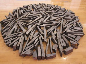 800px-South_Bank_Circle_by_Richard_Long,_Tate_Liverpool